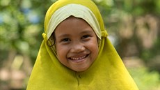 Halimah, jedno z dvátek, které navtvuje kolu pro chudé dti na Lomboku.