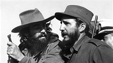 Fidel Castro a Camilo Cienfuegos pi vítzném vstupu do Havany 8. ledna 1959