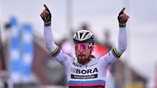 Peter Sagan slaví první výhru sezony v belgické klasice Kuurne Brusel Kuurne. Peter Sagan slaví první výhru sezony v belgické klasice Kuurne Brusel Kuurne.