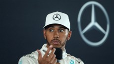 Lewis Hamilton pi pedstavování monopostu Mercedes pro sezonu 2017 ve formuli...