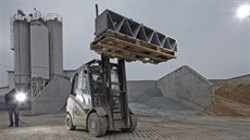 Lavička Construqta od firmy mmcité z Bílovic na Uherskohradišťsku. Lavička Construqta od firmy mmcité z Bílovic na Uherskohradišťsku.