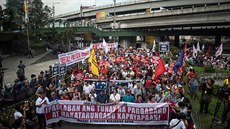 Proti brutálním praktikám prezidenta Rodriga Duterta a zatčení opoziční... Proti brutálním praktikám prezidenta Rodriga Duterta a zatčení opoziční...