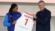 Kia Vaughnová oblékne český reprezentační dres na mistrovství Evropy, předává... Kia Vaughnová oblékne český reprezentační dres na mistrovství Evropy, předává...