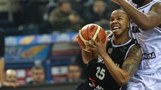 William Hatcher v erném dresu Partizanu Blehrad v duelu s PAOK Solu.