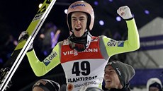 MISTR SVĚTA. Rakouský skokan na lyžích Stefan Kraft slaví triumf na středním... MISTR SVĚTA. Rakouský skokan na lyžích Stefan Kraft slaví triumf na středním...