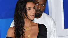 Kanye West a Kim Kardashianová na MTV Video Music Awards (New York, 28. srpna...
