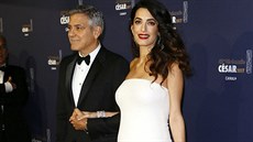 George Clooney a jeho thotná manelka Amal (Paí, 24. února 2017)