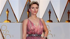 Scarlett Johanssonová v atech znaky Alaia (Hollywood, 26. února 2017)