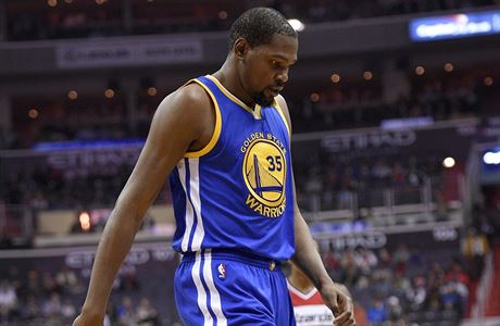 Kevin Durant z Golden State je zranný, odchází z palubovky Washingtonu.