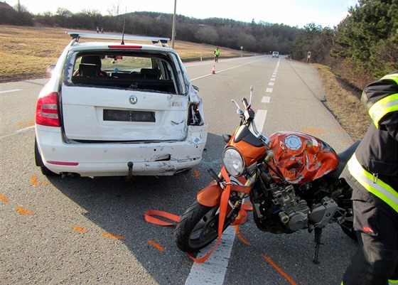 V buchlovských horách se v sobotu srazila motorka s osobním autem. idie...