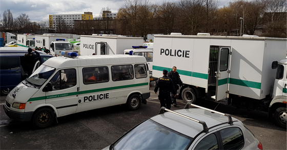 Zásah policie v praské centrále spolenosti Rohlík.cz (9. bezna 2017)