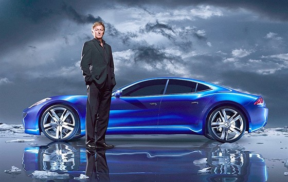 pikový automobilový designér Henrik Fisker u svého modelu Karma v lednu 2008.