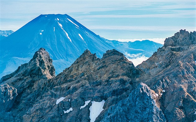 Sopka Ngauruhoe se pyšní pravidelným kuželem. Sopka Ngauruhoe se pyšní pravidelným kuželem.