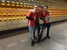 Florbalisté Tatranu Steovice rozdávali deník Metro, v nm se psalo o jejich...