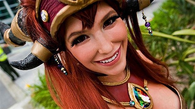 Cosplay na akci Blizzcon - Alexstrasza Cosplay na akci Blizzcon - Alexstrasza
