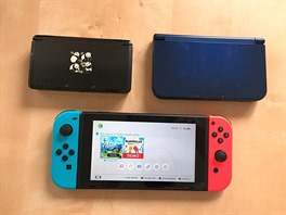 Nahoe 3DS (2011) a New 3DS XL (2015), dole Switch