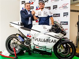 Karel Abraham (vpravo) a Jorge Martinez pzuj s motocyklem Ducati, Aspar .