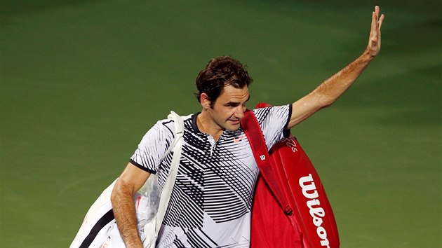 Roger Federer zdrav divky turnaje v Dubaji, kde pekvapiv vypadl ve druhm kole.