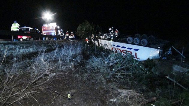 Nehoda kamionu na dlnici D11 (3. 3. 2017).