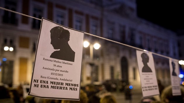 V Madridu si pipomnali obti domcho nsil. estnct osob dr ji od 9. nora hladovku, kterou se sna na problematiku upozornit.