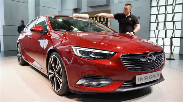 Premira Opelu Insignia na enevskm autosalonu