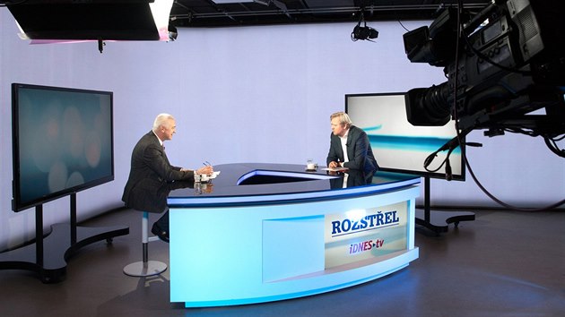 Prvn mstopedseda hnut ANO Jaroslav Faltnek (vlevo) a fredaktor MF DNES Jaroslav Plesl v diskusnm poadu iDNES.tv Rozstel.