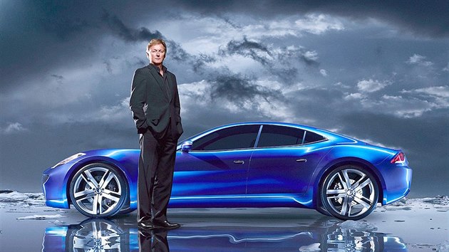 pikov automobilov designr Henrik Fisker u svho modelu Karma v lednu 2008.