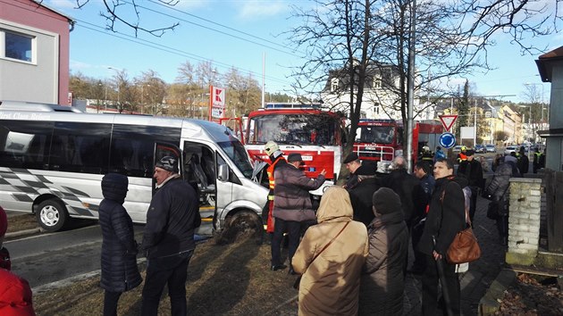 Nehoda hasisk cisterny a mikrobusu v Marinskch lznch (1. bezna 2017).