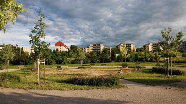 Developersk firma na Zlin hodl postavit uprosted parku ob spalovnu pro zvata s ptadvacetimetrovm komnem a k tomu hbitovem.