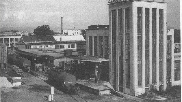 Komunisty znrodnn olomouck podnik Milo na povlenm snmku. Konkrtn jde o obdob dvouletho hospodskho plnu z let 1947 a 1948. Milo vybudoval u dnen antovy ulice za prvn republiky idovsk podnikatel Adolf Heikorn. Za druh svtov vlky mu ho zabavili nacist.