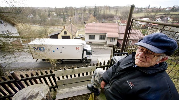 Podle mstnch si idii kamion v minulch letech oblbili trasu pes Brtnici zejmna bhem letnch uzavrek hlavnho tahu na Vde. Zejmna prudk stoupn na kraji msta tm utrplo. Kraj Vysoina ho nyn nech opravit a na nkolika mstech rozit.