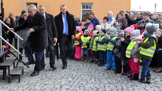 Prezident Milo Zeman na setkn s obany v obci Krsn v Karlovarskm kraji (3. bezna 2017)