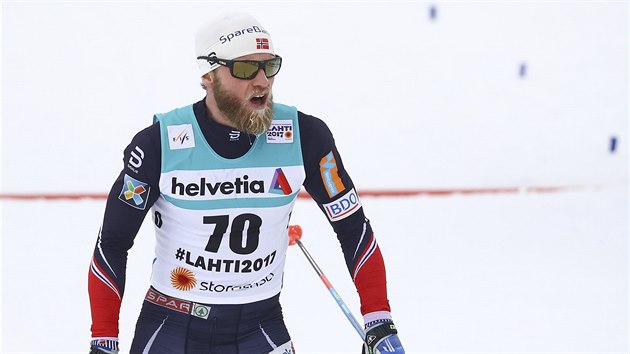 Norsk bec na lych Martin Johnsrud Sundby si na MS v Lahti dobhl pro stbro v zvod na 15 kilometr klasickou technikou.