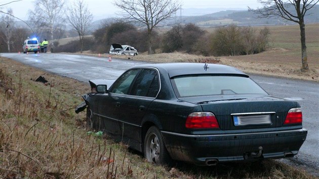 Ped obc Peice se v ter eln srazila dv auta. Zranno bylo celkem pt lid, jednoho odvezl vrtulnk (1.3.2017)