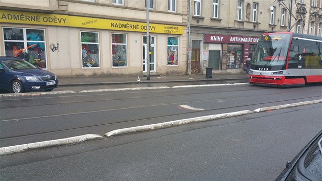 idi taha strhl pes tramvajov psy do protismru, kde se stel s jinm autem. Jeho idiku s porannm zad pevezli zchrani do nemocnice (7.3.2017)