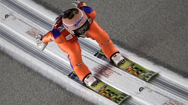 Rakousk skokan na lych Stefan Kraft ped skokem na velkm mstku na svtovm ampiontu v Lahti