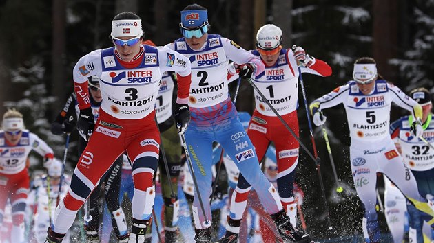 Norsk lyaka Marit Bjrgenov (vpedu) na ticetikilometrov trati voln na svtovm ampiontu v Lahti