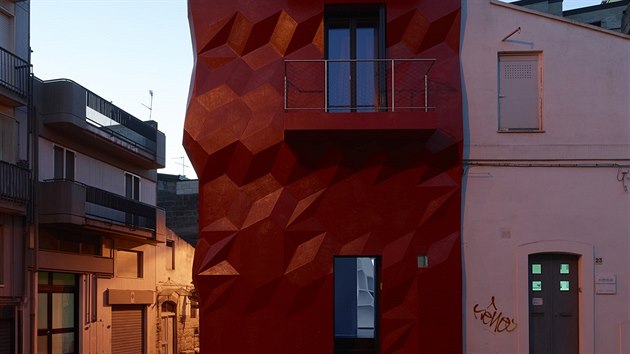 V soutěži Inspireli zvítězil nad tisícovkou mladých architektonických talentů z devadesáti devíti zemí celého světa a získal první cenu.