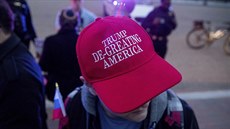 Odpůrce amerického prezidenta Donalda Trumpa. (6.3. 2017) Odpůrce amerického prezidenta Donalda Trumpa. (6.3. 2017)