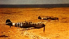 Nmecké stíhací letouny Messerschmitt Bf 109 v severní Africe.