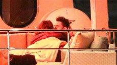 Selena Gomezová a její partner The Weeknd na jacht, kde je vyfotili paparazzi...
