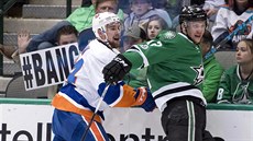 Radek Faksa (vpravo) uniká Scottu Mayfieldovi. Radek Faksa (vpravo) uniká Scottu Mayfieldovi.