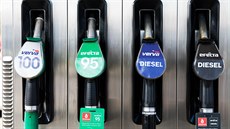 Benzina přejmenovala benzin Natural 95 na Efecta 95. Benzina přejmenovala benzin Natural 95 na Efecta 95.