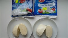 Sýr mozarella. Rozdíly v textue výrobku. Rakouský sýr (vpravo) byl prunjí,...