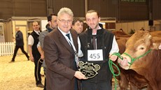 Josef Papáček mladší a přední francouzský odborník na chov limousinů Jean-Luc... Josef Papáček mladší a přední francouzský odborník na chov limousinů Jean-Luc...