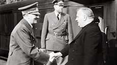 Slovenský prezident Jozef Tiso (vpravo) navštívil v říjnu 1941 Adolfa Hitlera. Slovenský prezident Jozef Tiso (vpravo) navštívil v říjnu 1941 Adolfa Hitlera.