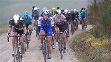 Cyklisté během klasiky Strade Bianchi Cyklisté během klasiky Strade Bianchi