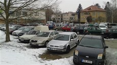 Parkovací dům měl vzniknout v místech, kde v současnosti auta už desítky let... Parkovací dům měl vzniknout v místech, kde v současnosti auta už desítky let...