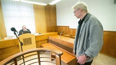 Marcel Kerouš u kroměřížského soudu. Marcel Kerouš u kroměřížského soudu.