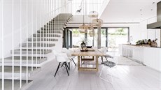 Schodiště tvoří betonové stupnice kotvené do stěny. Velmi efektně působí... Schodiště tvoří betonové stupnice kotvené do stěny. Velmi efektně působí...